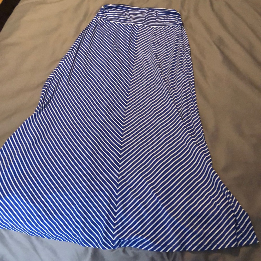 Skirt- I am 5’2 and it drags ground.